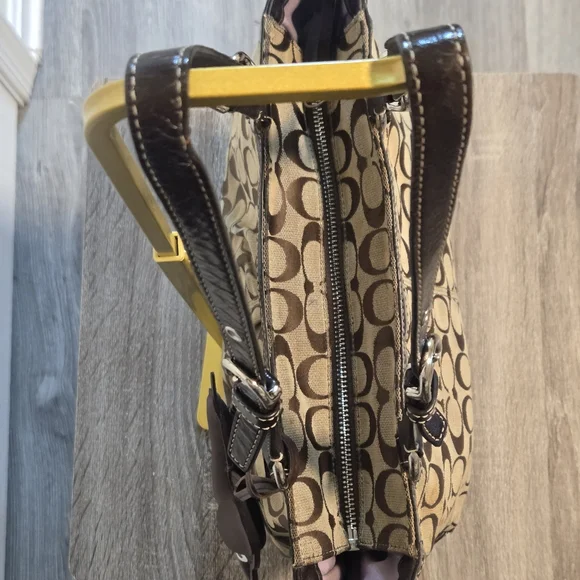 Coach Shoulderbag Signature Canvas & Leather - Picture 6 of 14